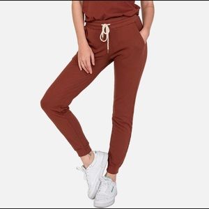 MATE The Label - Organic Terry Classic Jogger TOBACCO XS